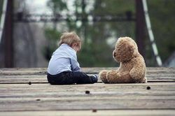 Nỗi khổ tâm của đứa trẻ xa cha mẹ