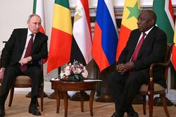 Nhà lãnh đạo Nam Phi nói việc bắt giữ Tổng thống Putin là lời tuyên chiến với Nga