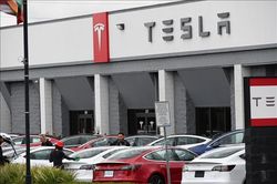 Ban giám đốc Tesla hoàn trả 735 triệu USD cho tập đoàn