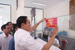 Chủ tịch Hà Tĩnh 'cháy máy' sau khi dán số điện thoại đường dây nóng