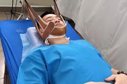 Nghệ sĩ Quang Minh gây lo lắng khi đăng ảnh trên giường bệnh