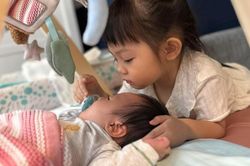 Cười nắc nẻ với cây hài Suchin nhà Cường Đô La, phụ mẹ chăm em nhưng 'nó lạ lắm'