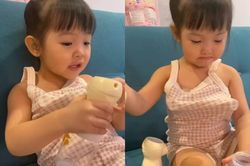 Con gái Đàm Thu Trang - Cường Đô La mới 3 tuổi đã biết phụ mẹ chăm em