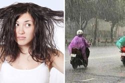 Mùa mưa, cẩn trọng loạt hệ lụy sức khỏe kéo theo khi dùng mũ bảo hiểm, áo mưa ẩm hôi