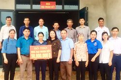 Phú Bình: Bàn giao nhà Đại đoàn kết tặng 2 hộ nghèo