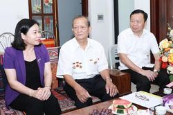 Huy động mọi nguồn lực, làm tốt hơn nữa việc chăm lo đời sống của người có công với cách mạng