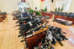 Trong 40 ngày, Công an Đắk Lắk thu hồi 4.576 vũ khí các loại