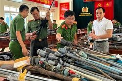 Thu hồi 4.576 vũ khí các loại sau 40 ngày vận động giao nộp