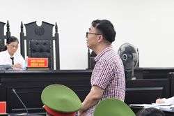 Cựu Phó Cục trưởng Trần Hùng khai đuổi người đưa hối lộ, nhân chứng nói gì?