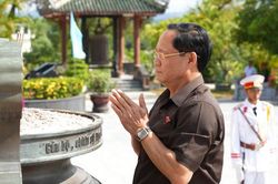 Phó Chủ tịch QH Trần Quang Phương tri ân các Anh hùng Liệt sỹ ở Huế