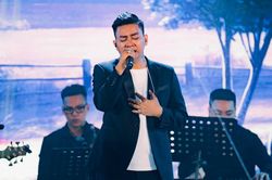 Hoài Lâm hát lại 'Sa mưa giông', dân mạng: 'Anh đã gần trở lại như xưa'!