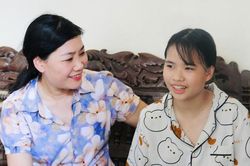 Người mẹ thứ hai của cô bé mồ côi