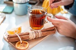 Mùa mưa, nhâm nhi ly trà quế để hưởng nhiều lợi ích cho sức khỏe