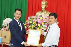 Tiếp nhận sản phẩm hỗ trợ chăm sóc sức khỏe trị giá 900 triệu đồng dành cho người có công
