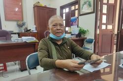 Chuyên đề Công an TPHCM trao tiền của bạn đọc giúp các mảnh đời bất hạnh