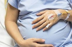 Một phụ nữ bị tai biến nghiêm trọng sau nạo hút thai ở phòng khám tư