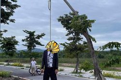 Quảng Ninh: Phát hiện nam thanh niên chết trong tư thế treo cổ giữa đường