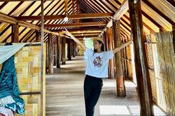 H'hen Niê mạnh tay tậu hẳn 3 căn nhà liền nhau để làm nhà mới tặng gia đình