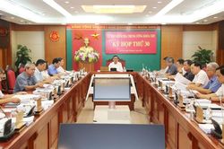 Ủy ban Kiểm tra Trung ương đề nghị Ban Bí thư xem xét, thi hành kỷ luật Chánh Thanh tra tỉnh