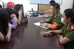 Chủ quán cà phê chuyên môi giới mại dâm