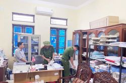 Bắt 2 nguyên kế toán xã Thạch Bằng (Hà Tĩnh) lạm quyền trong khi thi hành công vụ