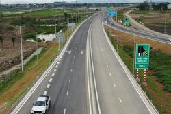 Đề xuất thu phí cao tốc đầu tư bằng ngân sách: Mức phí cao bằng đường BOT?