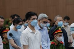 Những lời bào chữa ngây ngô trong phiên tòa 'chuyến bay giải cứu'