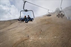 Cứu hộ khoảng 300 người mắc kẹt tại trạm cáp treo trên núi Alps