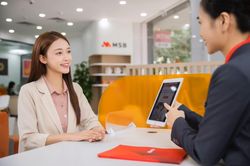 Ngân hàng tối ưu hóa các nguồn thu trong bối cảnh cầu tiêu dùng thấp
