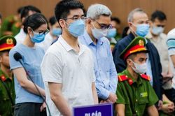 Cựu điều tra viên Hoàng Văn Hưng khóc, kêu oan tại tòa