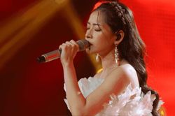 Fan Trung Quốc đào lại clip Chi Pu hát live 'chiếc ô', liệu có quay xe?