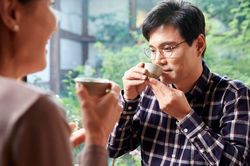 Người yêu cũ mời cưới và đưa ra giấy siêu âm thai khiến tôi chao đảo