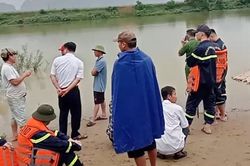 3 cháu bé đuối nước thương tâm khi tắm sông Lam