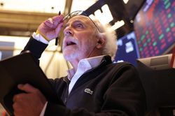 Dow Jones tăng 9 phiên liên tiếp, giá dầu tăng nhẹ