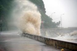 Những cơn bão dị thường về cường độ và quỹ đạo sẽ tập trung vào giữa mùa