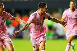 Messi chào bóng đá Mỹ bằng 1 siêu phẩm đá phạt giúp Inter Miami thắng nghẹt thở phút bù giờ