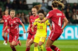 ĐT Trung Quốc thua đúng phút cuối, đối mặt nguy cơ bị loại ở World Cup, CĐV chỉ trích vì dùng sai thủ môn