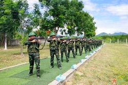'Vượt nắng thắng mưa, say sưa luyện tập'