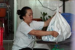 Mẹ lập bếp ăn từ thiện cho bệnh nhi ung thư theo ước nguyện của con gái đã mất