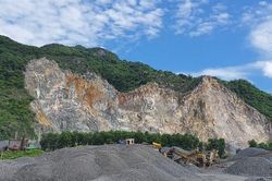 Rơi từ 30m xuống, một thợ khoan mỏ đá tử vong
