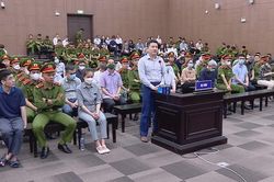 Cựu Phó Chủ tịch UBND tỉnh Quảng Nam Trần Văn Tân lẩy thơ khi nói lời sau cùng