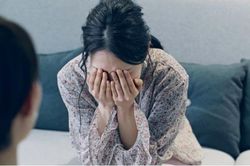 Lời 'tự thú' của người mẹ có con trai đòi nhảy lầu: 'Tôi đã hủy hoại con mình'