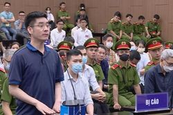 Phía sau chuyện Hoàng Văn Hưng, rượu vang và các anh hùng bàn phím