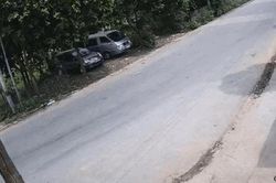 Drift tại khúc cua, ô tô gây tai nạn rồi bỏ chạy mất hút