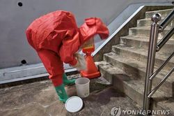 Hàn Quốc điều tra các bưu kiện quốc tế có chứa khí lạ