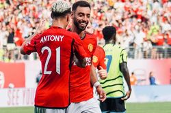 Bruno Fernandes lập 'siêu phẩm', MU thắng Arsenal cả sau 90 phút lẫn loạt luân lưu