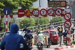 Nhân rộng biển báo thông minh giảm ùn tắc giao thông ở Hà Nội