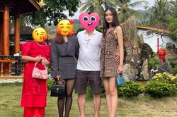 Ảnh gia đình của tân Hoa hậu Huỳnh Trần Ý Nhi, bố và 2 em gái chiếm spotlight