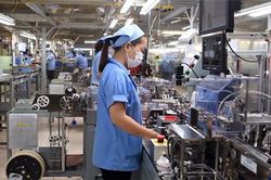 ADB dự báo Việt Nam tăng trưởng 5,8% năm nay