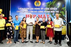 Họp mặt cán bộ Công đoàn hưu trí Long Xuyên